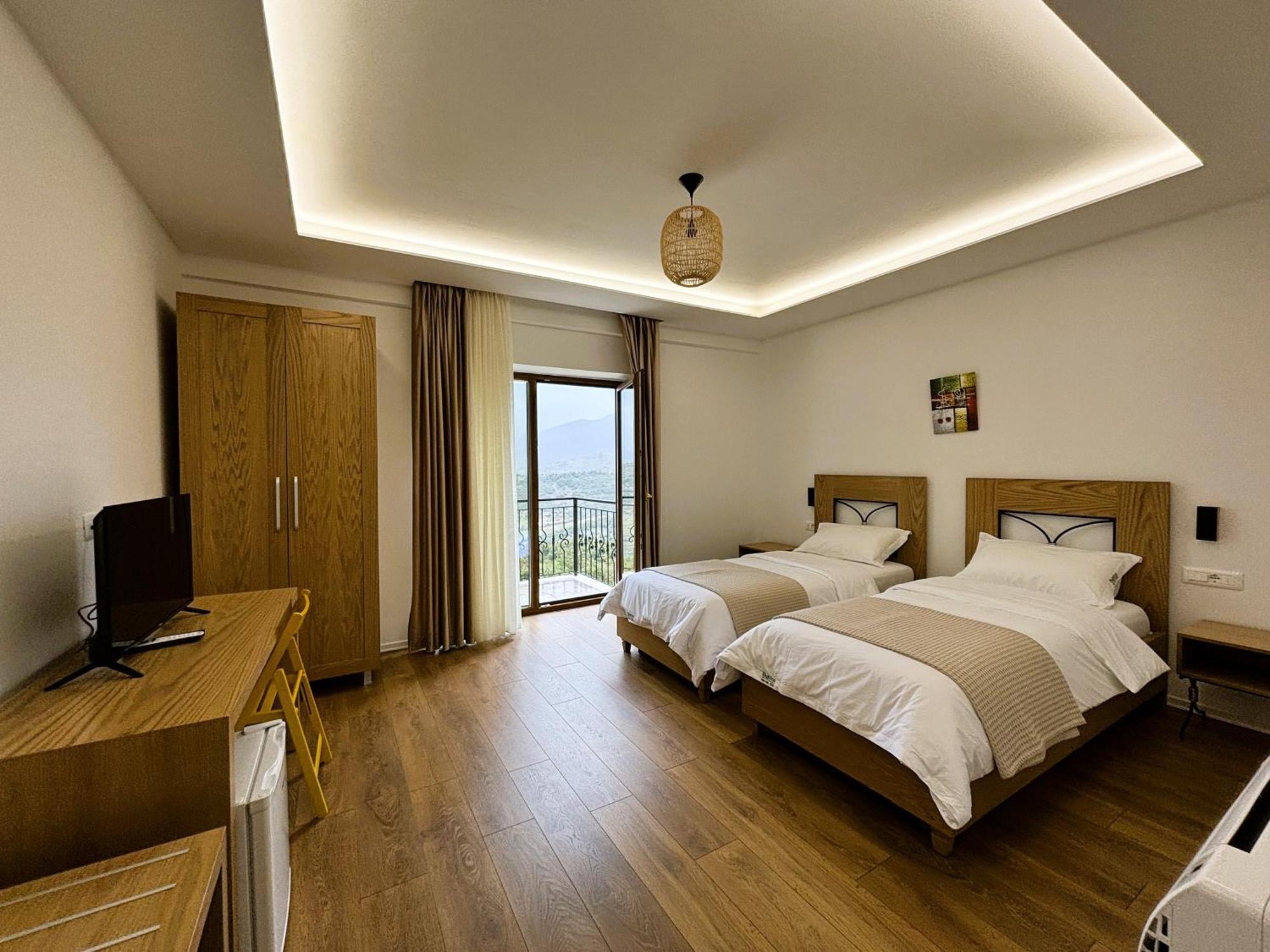 Gle-alb Agrotourism Hotel