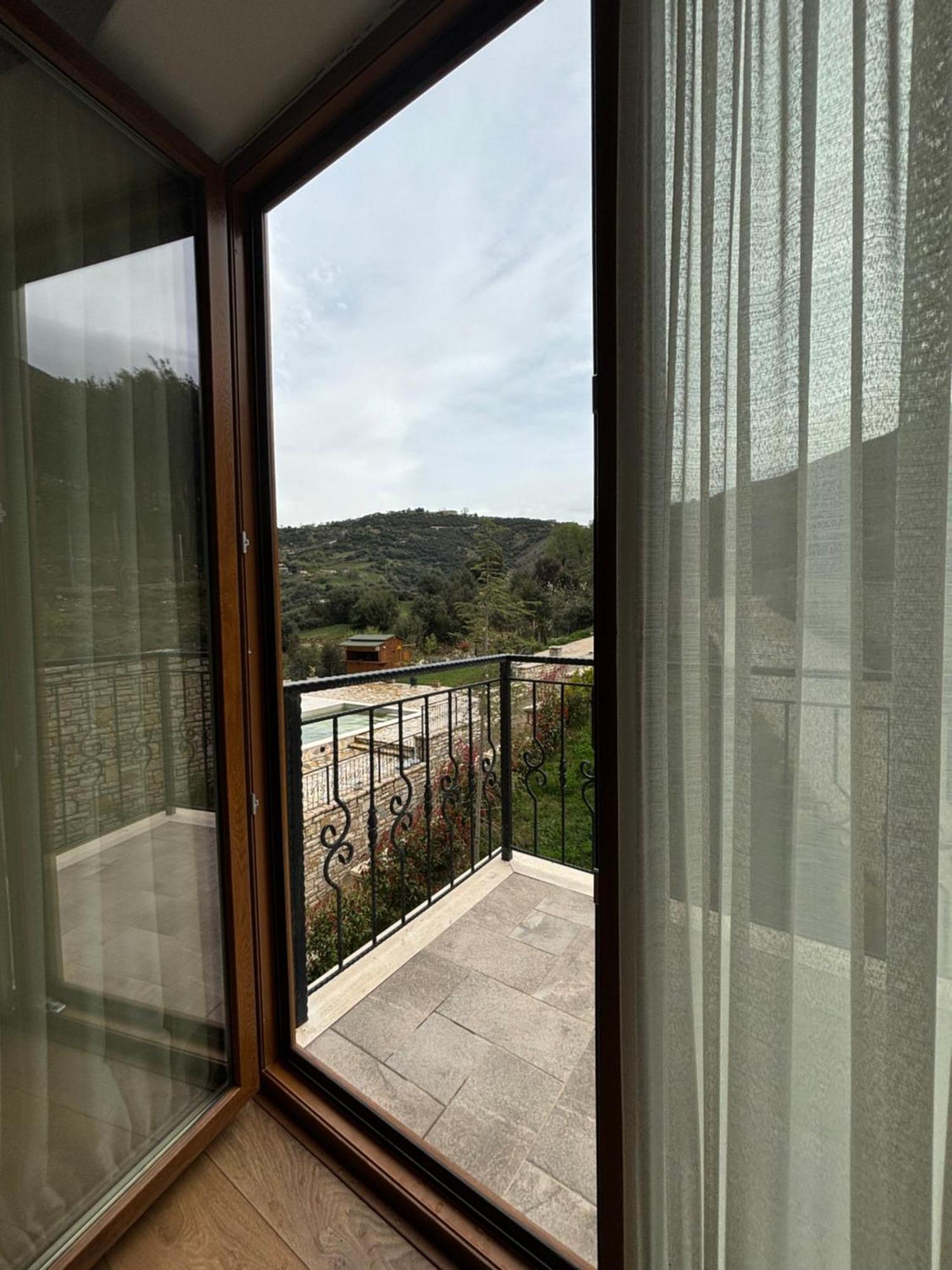 Gle-alb Agrotourism Hotel 4*